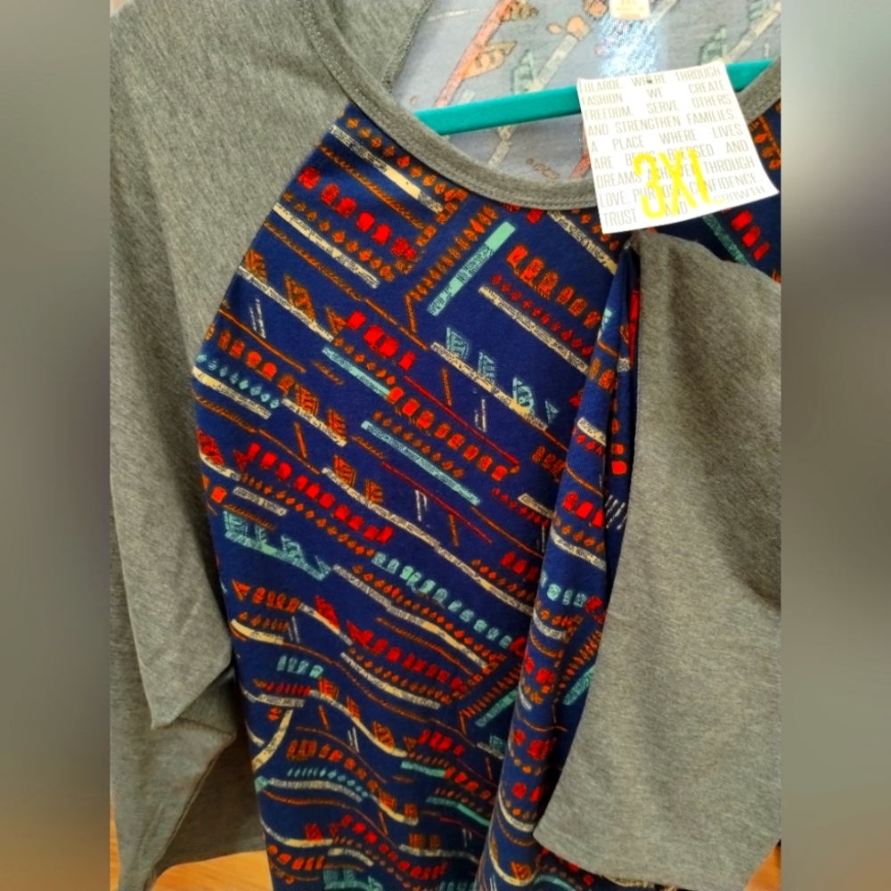 LuLaRoe Randy T - Picture 2 of 2
